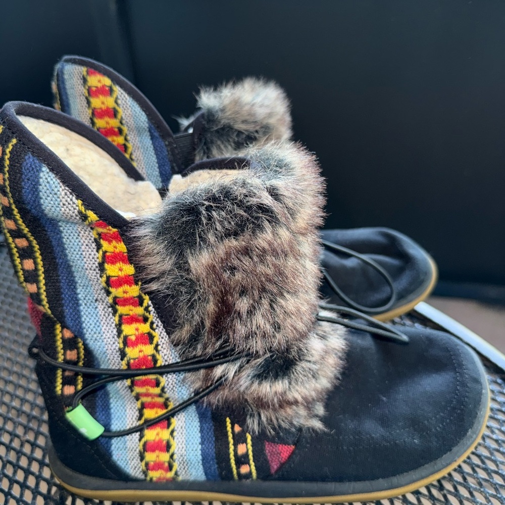 Sanuk Women's Multicolor Fur-Trimmed Boots